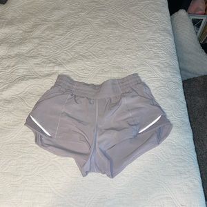 Lululemon High waisted hotty hots 2.5